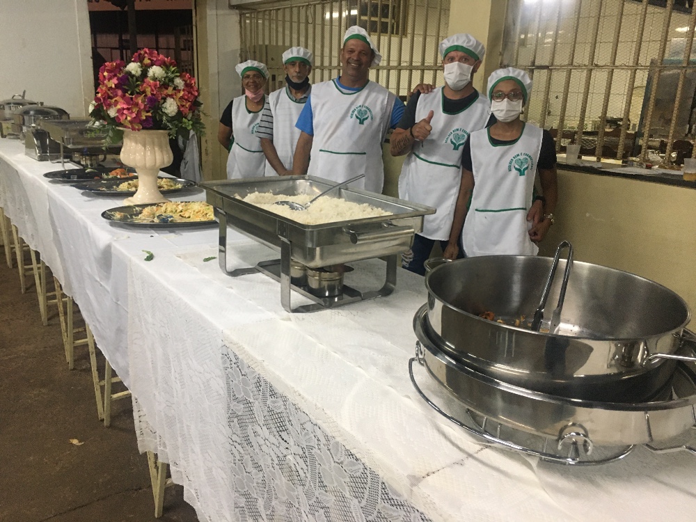 Amilton com equipe do aparador